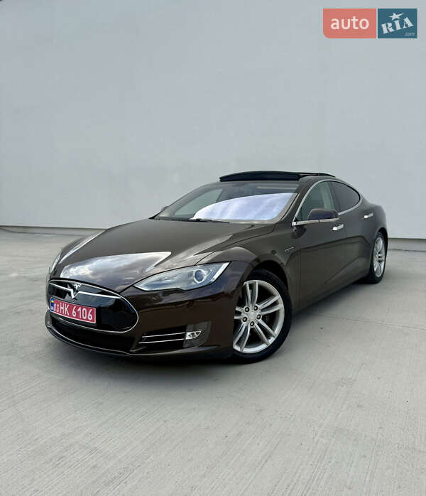 Лифтбек Tesla Model S 2014 в 