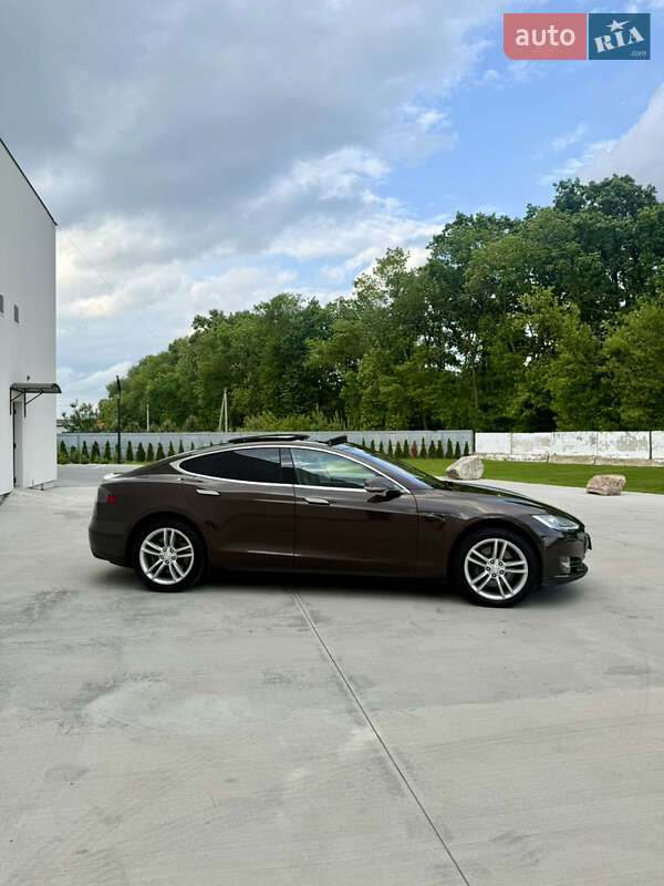 Лифтбек Tesla Model S 2014 в Луцке
