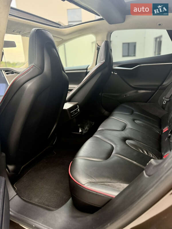 Лифтбек Tesla Model S 2014 в Луцке