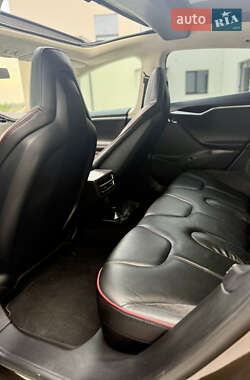 Лифтбек Tesla Model S 2014 в 
