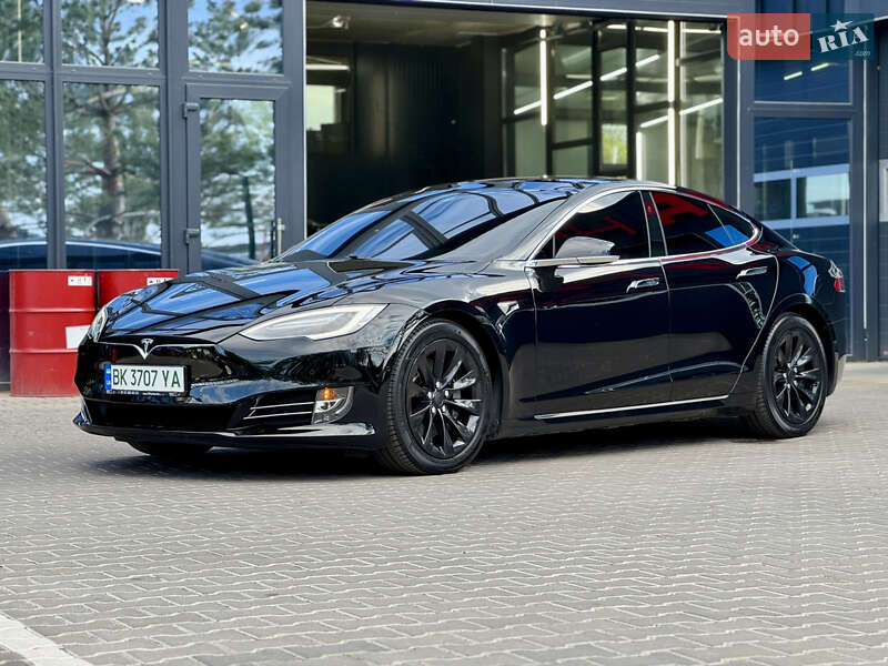 Ліфтбек Tesla Model S 2018 в 