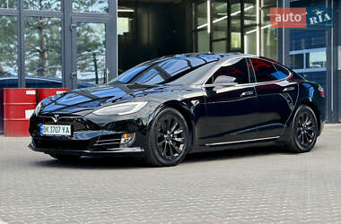 Лифтбек Tesla Model S 2018 в 
