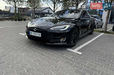 Лифтбек Tesla Model S 2018 в 