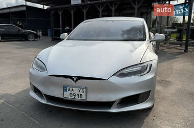 Лифтбек Tesla Model S 2017 в 