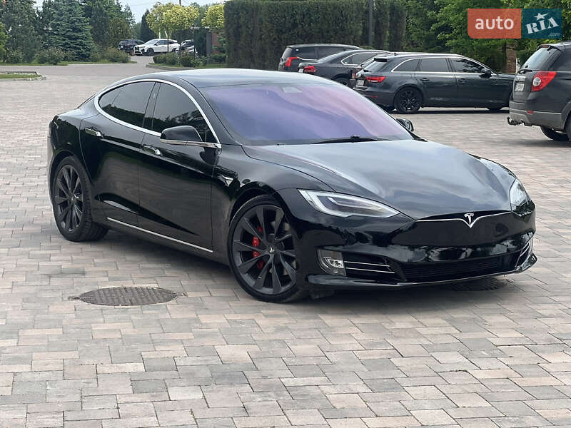 Лифтбек Tesla Model S 2019 в Ивано-Франковске