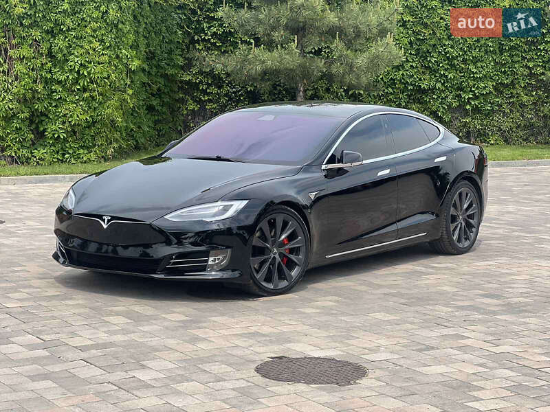 Лифтбек Tesla Model S 2019 в Ивано-Франковске