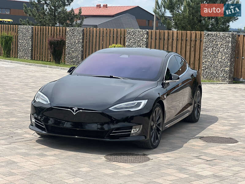 Лифтбек Tesla Model S 2019 в Ивано-Франковске