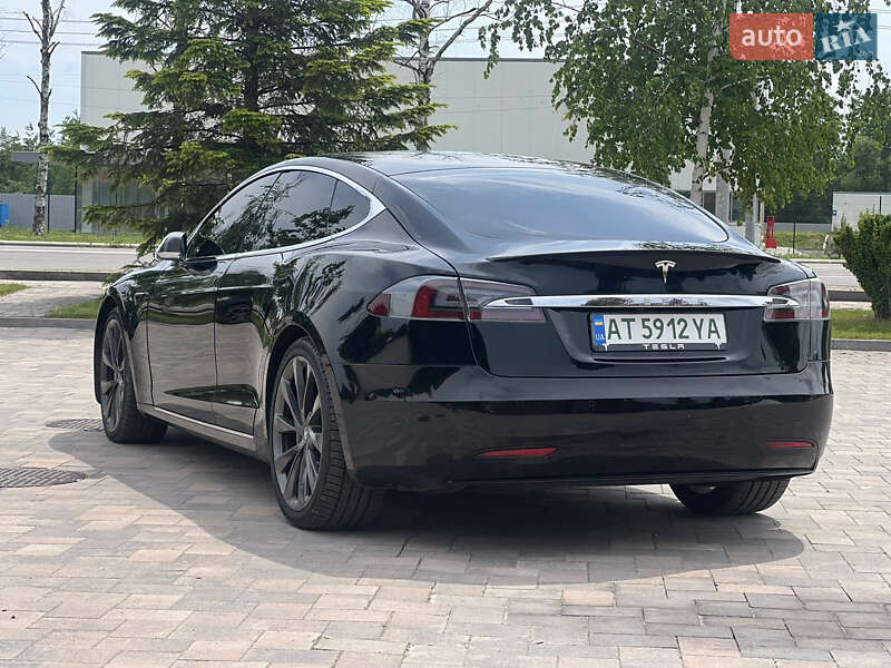 Лифтбек Tesla Model S 2019 в Ивано-Франковске