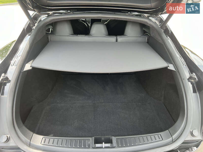 Лифтбек Tesla Model S 2019 в Ивано-Франковске