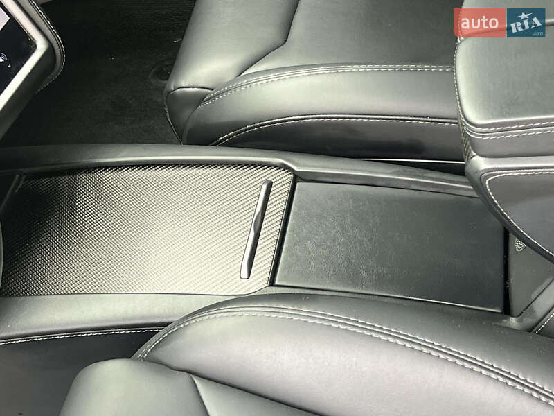 Лифтбек Tesla Model S 2019 в Ивано-Франковске
