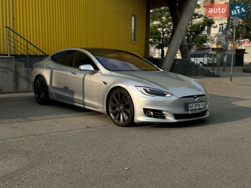 Лифтбек Tesla Model S 2017 в Киеве фото 3 Лифтбек Tesla Model S 2017 в Киеве