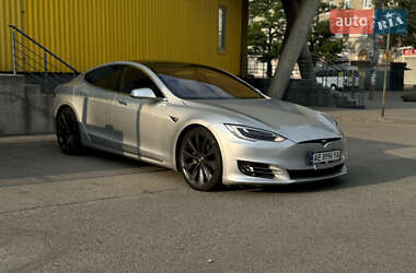 Лифтбек Tesla Model S 2017 в 