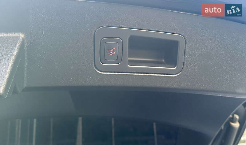 Лифтбек Tesla Model S 2018 в Днепре фото 35 Лифтбек Tesla Model S 2018 в Днепре