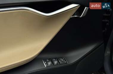 Лифтбек Tesla Model S 2013 в 