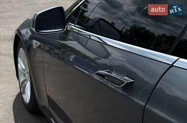 Лифтбек Tesla Model S 2013 в 