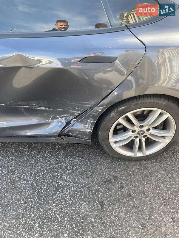 Ліфтбек Tesla Model S 2015 в Броварах