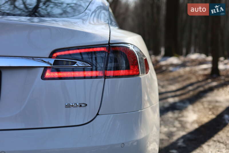 Ліфтбек Tesla Model S 2016 в Луцьку