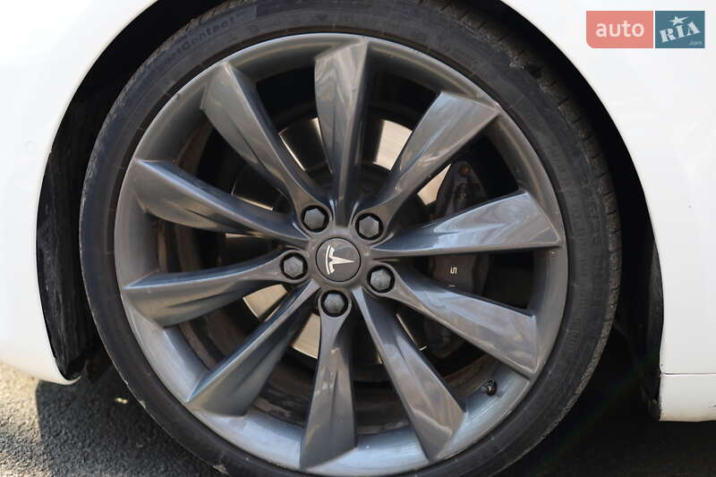 Ліфтбек Tesla Model S 2016 в Луцьку