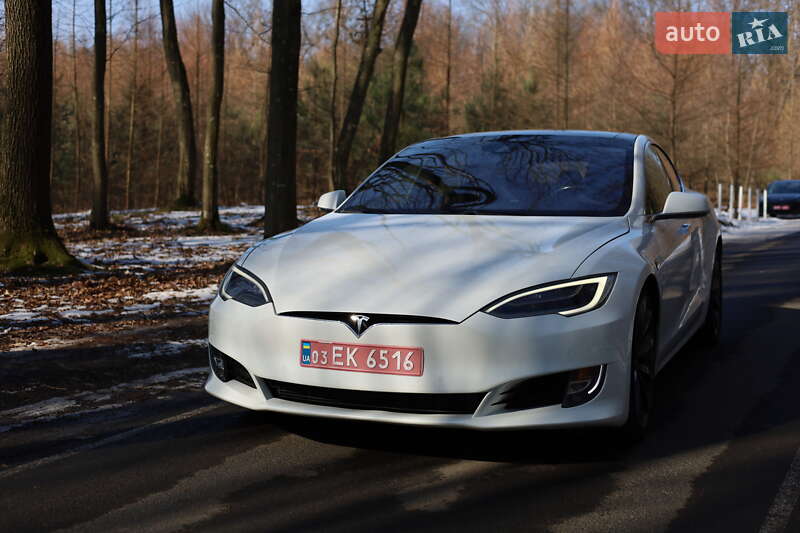 Ліфтбек Tesla Model S 2016 в Луцьку