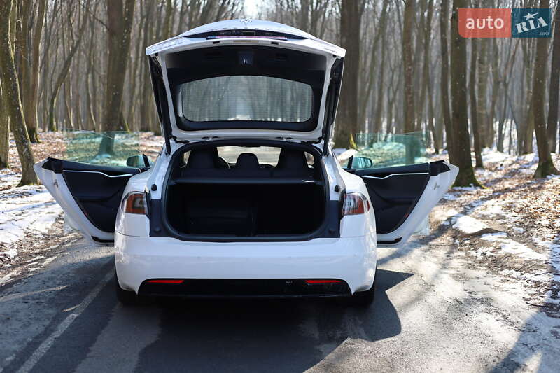 Ліфтбек Tesla Model S 2016 в Луцьку