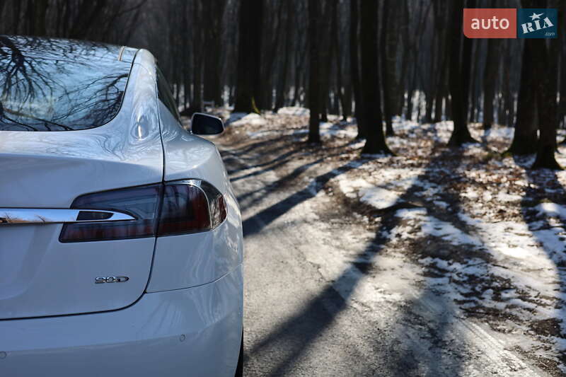 Ліфтбек Tesla Model S 2016 в Луцьку