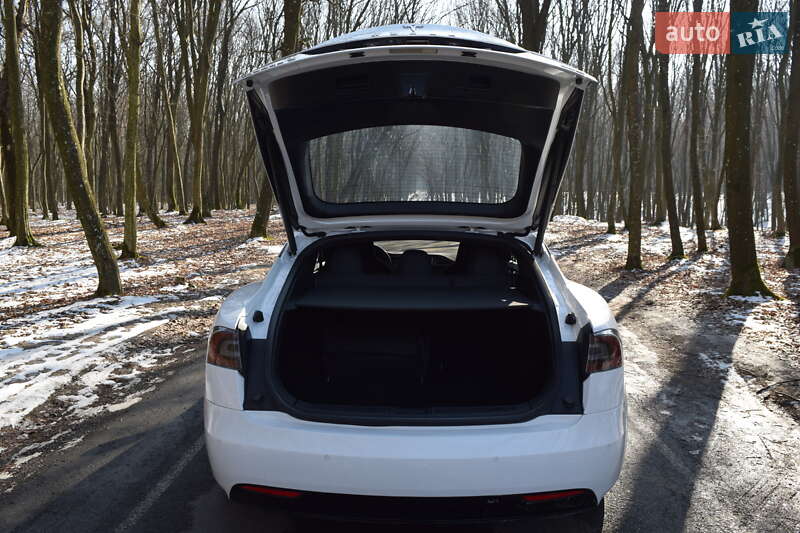 Ліфтбек Tesla Model S 2016 в Луцьку
