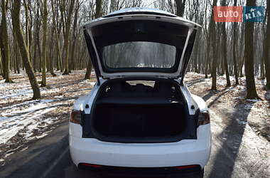 Ліфтбек Tesla Model S 2016 в 