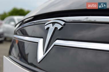 Лифтбек Tesla Model S 2014 в 