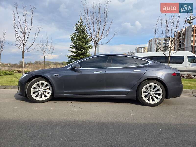 Лифтбек Tesla Model S 2019 в Днепре