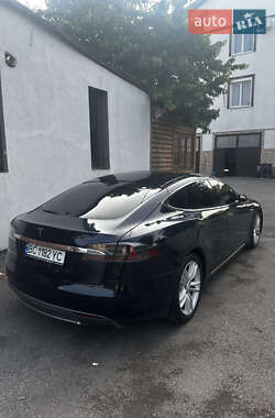 Лифтбек Tesla Model S 2015 в 