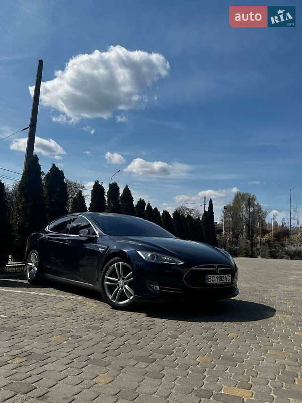 Лифтбек Tesla Model S 2015 в Харькове