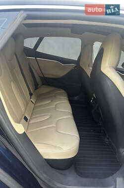 Лифтбек Tesla Model S 2015 в 