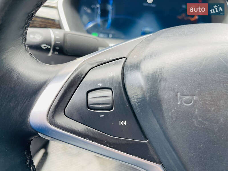 Ліфтбек Tesla Model S 2016 в Хмельницькому