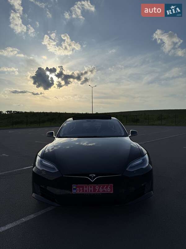 Ліфтбек Tesla Model S 2016 в Рівному