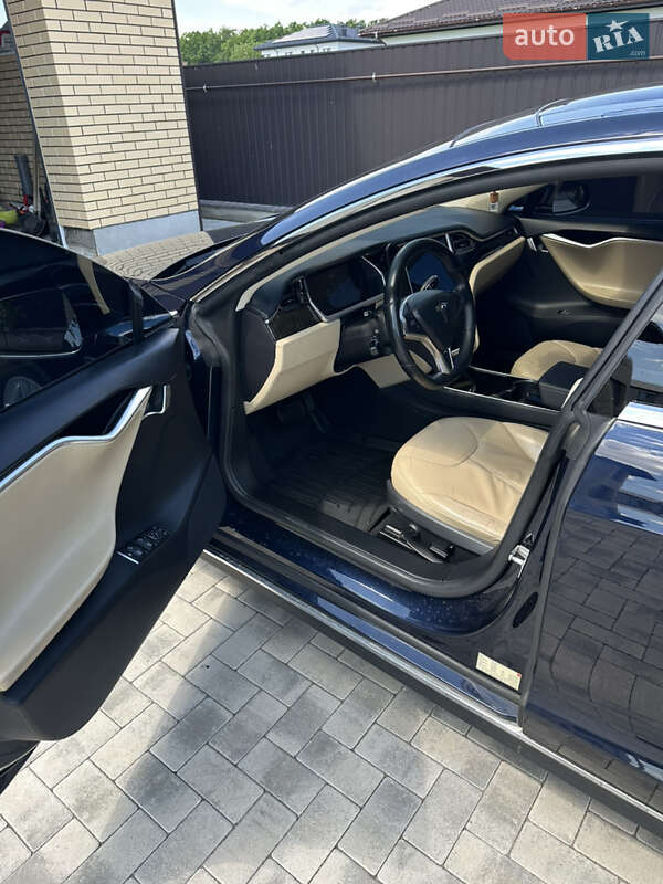 Лифтбек Tesla Model S 2013 в Виннице