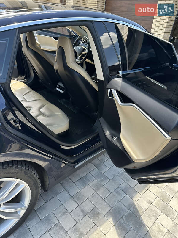 Лифтбек Tesla Model S 2013 в Виннице