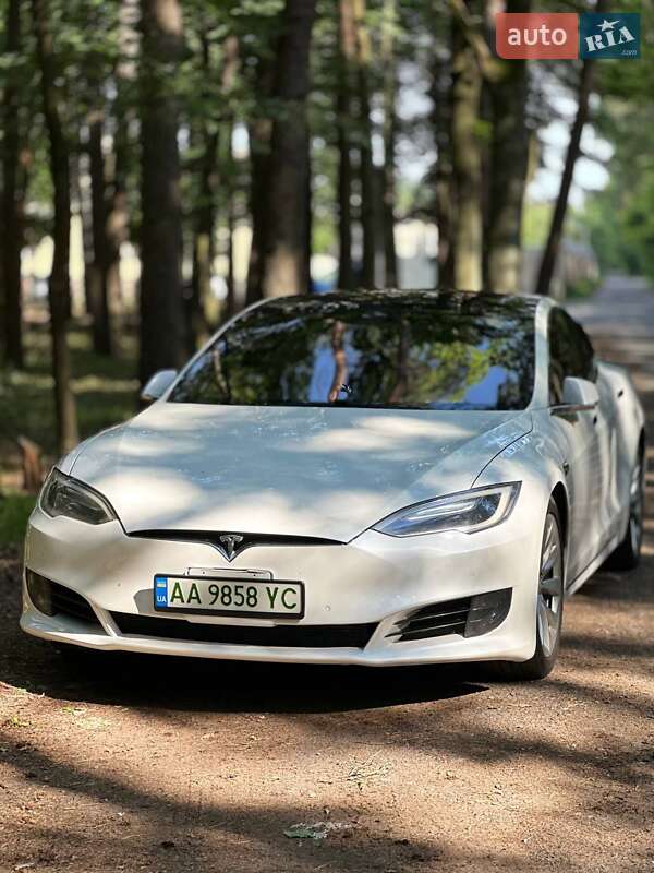 Ліфтбек Tesla Model S 2017 в Києві