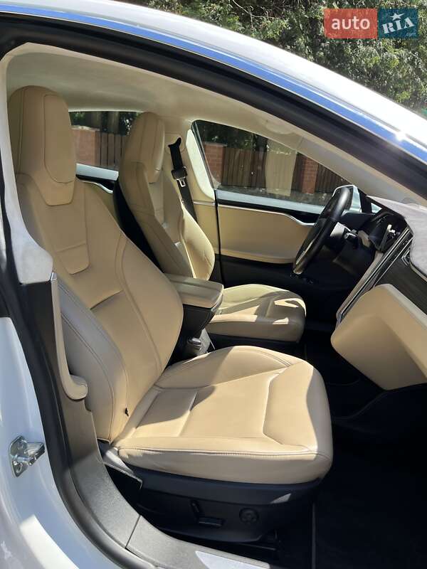 Лифтбек Tesla Model S 2015 в Киеве