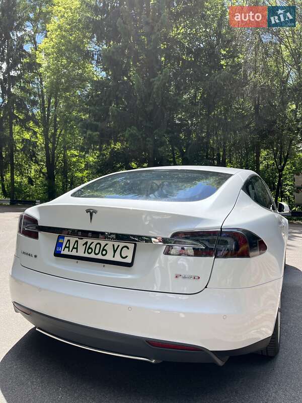 Лифтбек Tesla Model S 2015 в Киеве