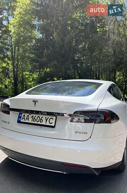 Лифтбек Tesla Model S 2015 в 