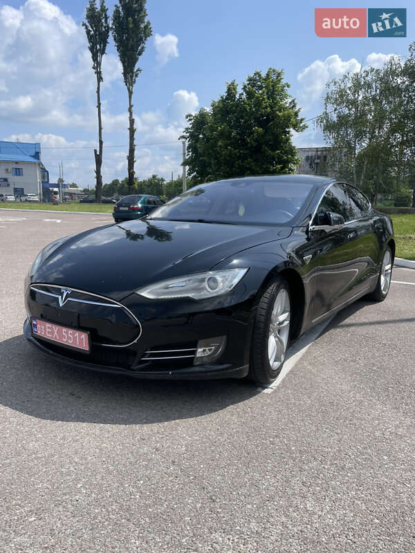 Лифтбек Tesla Model S 2014 в 
