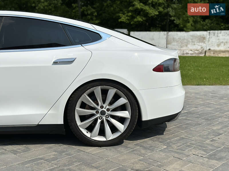 Лифтбек Tesla Model S 2015 в Луцке фото 16 Лифтбек Tesla Model S 2015 в Луцке