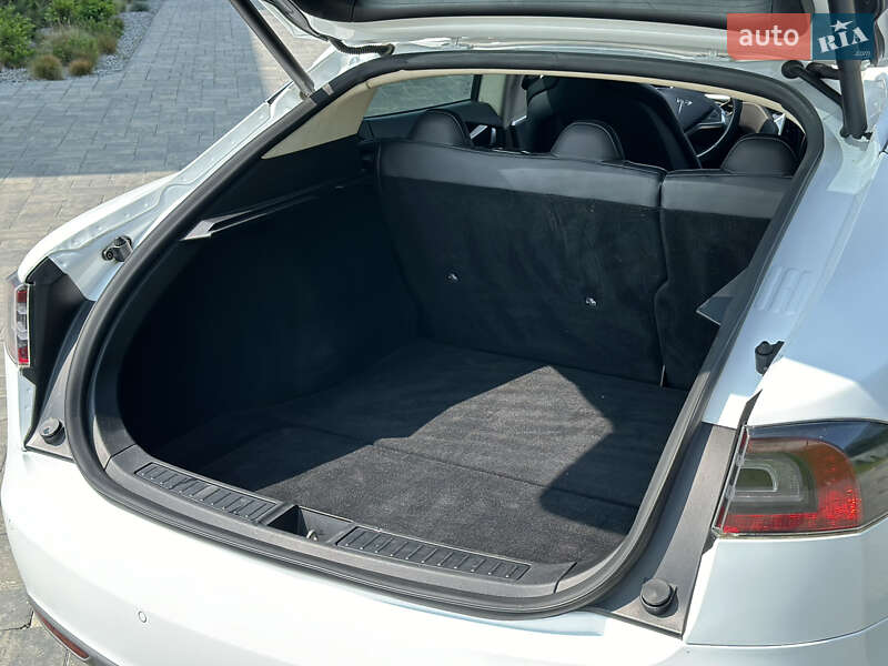 Лифтбек Tesla Model S 2015 в Луцке фото 21 Лифтбек Tesla Model S 2015 в Луцке