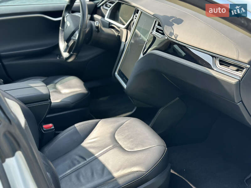 Лифтбек Tesla Model S 2015 в Луцке фото 26 Лифтбек Tesla Model S 2015 в Луцке