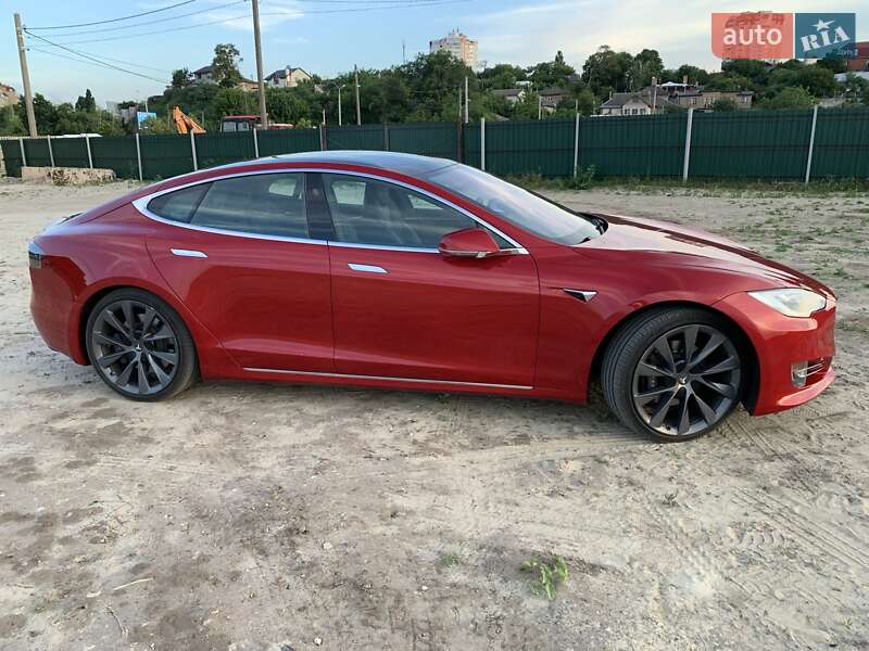 Лифтбек Tesla Model S 2018 в Черкассах