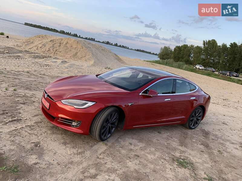 Лифтбек Tesla Model S 2018 в Черкассах