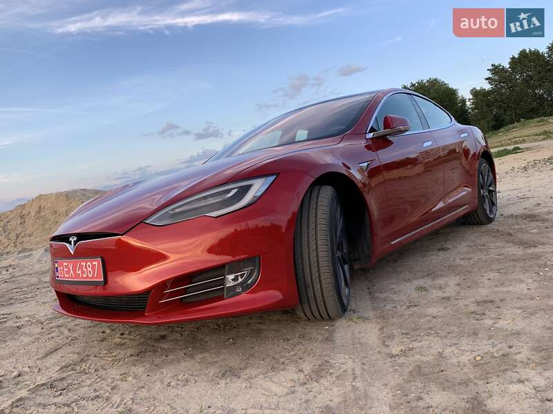 Лифтбек Tesla Model S 2018 в Черкассах