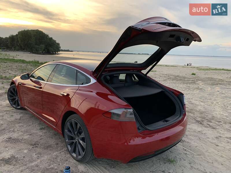 Лифтбек Tesla Model S 2018 в Черкассах