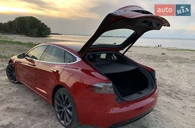 Лифтбек Tesla Model S 2018 в 