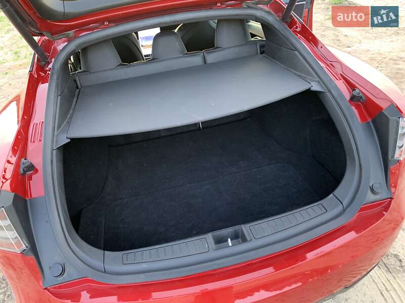 Лифтбек Tesla Model S 2018 в Черкассах